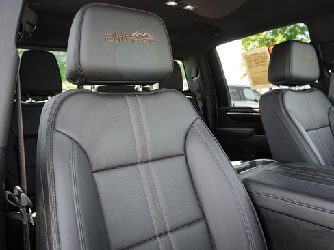 Used 2024 Chevrolet Silverado 2500 High Country w/ High Country Premium Package AWD/4WD image 32
