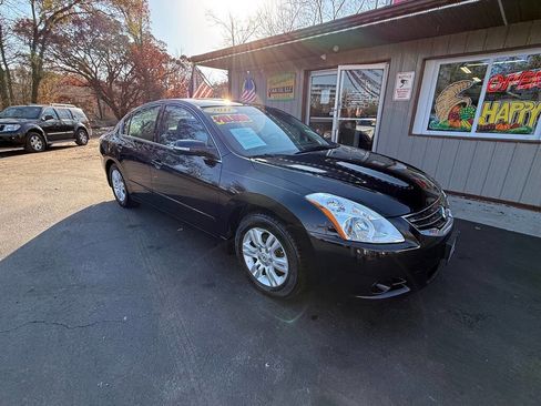 Used 2011 Nissan Altima 2.5 SL w/ Technology Pkg image 2