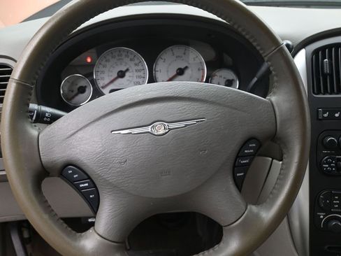 Used 2007 Chrysler Town & Country Touring w/ Luxury Group image 26