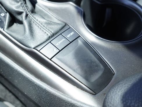 Used 2022 Toyota Camry SE FWD image 18