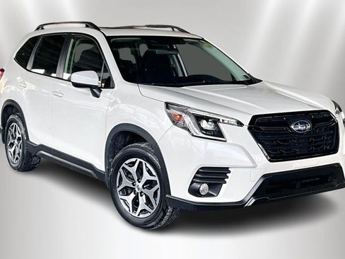 Used 2023 Subaru Forester Premium image 1
