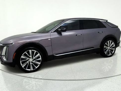 Used 2024 Cadillac Lyriq Luxury AWD/4WD image 4
