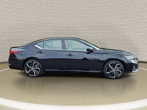 Used 2025 Nissan Altima 2.5 SR image 4