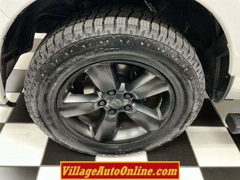 Used 2016 RAM 1500 Express AWD/4WD image 10