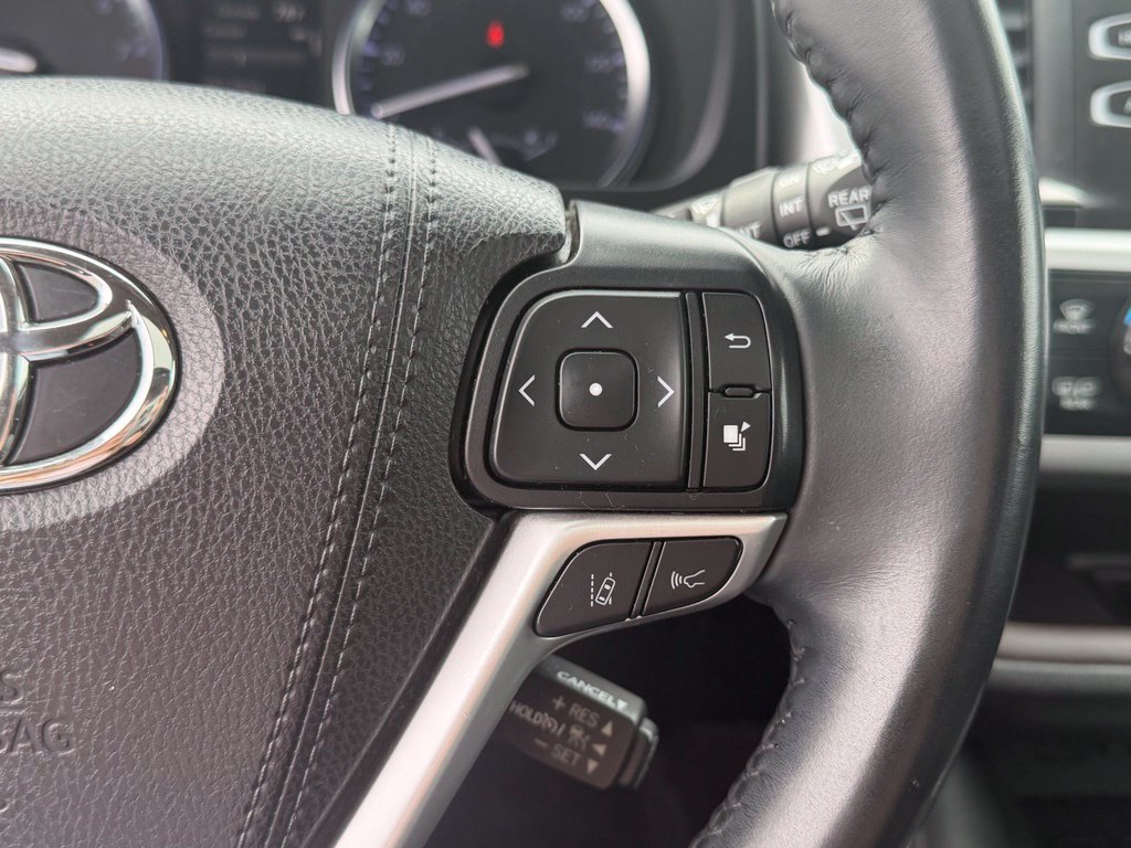 Used 2019 Toyota Highlander XLE FWD image 21