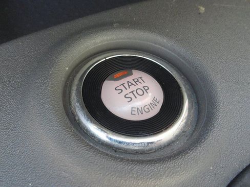 Used 2020 Nissan Frontier SV AWD/4WD image 16