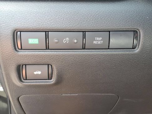 Used 2023 Nissan Sentra SV FWD image 18