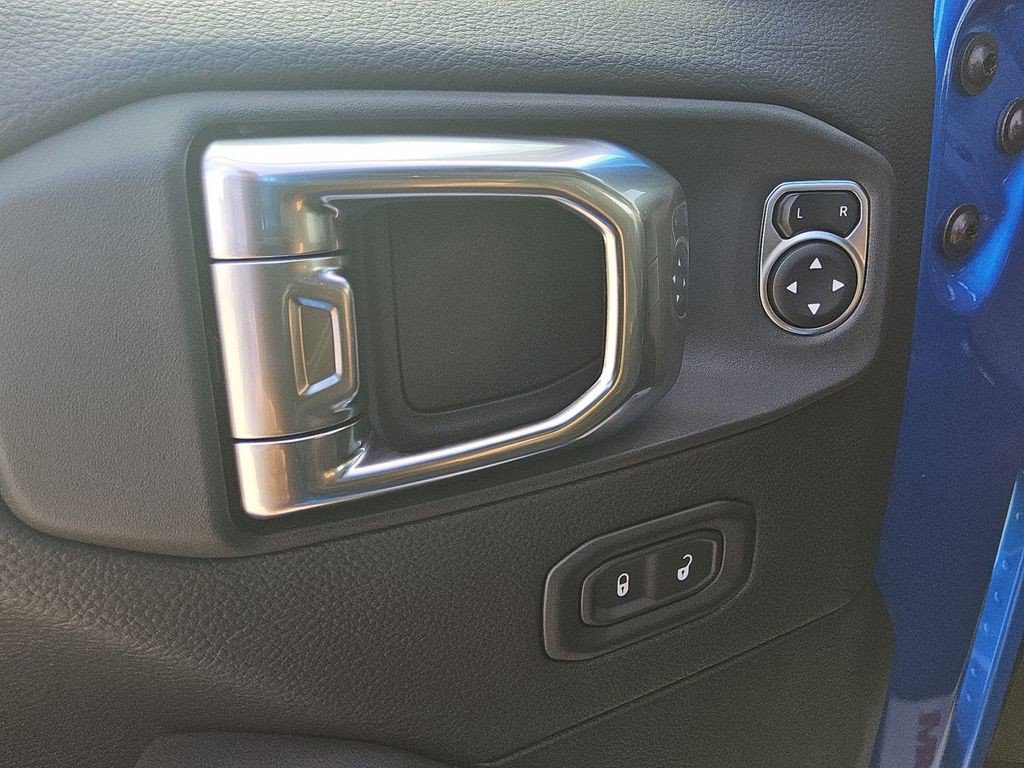 New 2026 Jeep Wrangler Unlimited Sahara AWD/4WD image 18