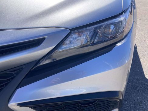 Used 2022 Toyota Camry SE image 10