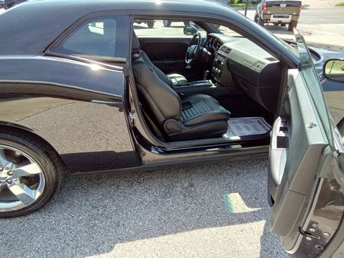 Used 2011 Dodge Challenger RWD image 6