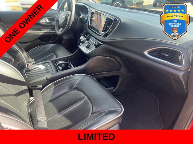 Used 2025 Chrysler Pacifica Limited FWD image 12