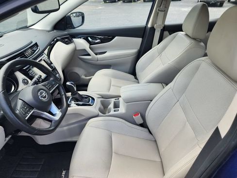 Used 2022 Nissan Rogue Sport SL w/ Premium Package FWD image 12