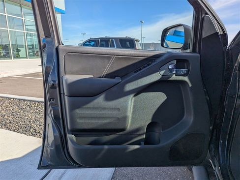 Used 2015 Nissan Frontier PRO-4X image 10