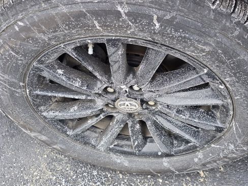 Used 2019 Toyota Highlander XLE image 24