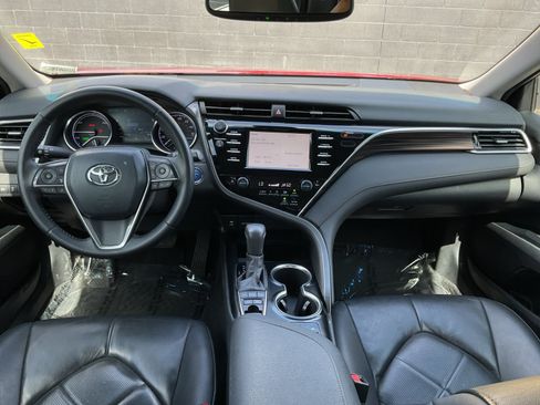 Used 2018 Toyota Camry XLE FWD image 15