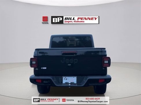 Used 2023 Jeep Gladiator Overland image 4