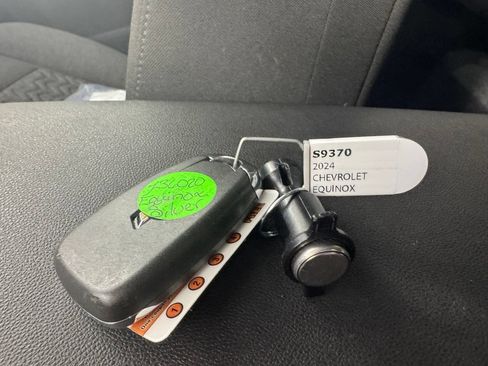Used 2024 Chevrolet Equinox LT FWD image 3