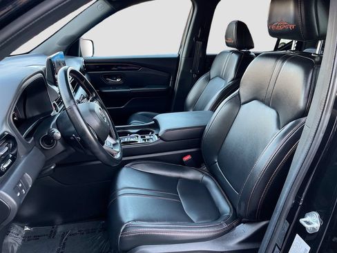 Used 2025 Honda Pilot TrailSport image 20