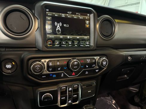 Used 2023 Jeep Wrangler Unlimited w/ Cold Weather Group image 16