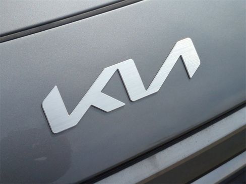 New 2025 Kia Niro EX Touring image 36