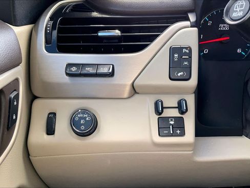 Used 2017 GMC Yukon Denali RWD image 33
