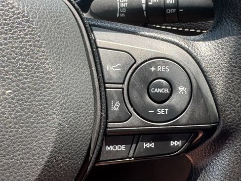 Used 2025 Toyota RAV4 XLE FWD image 23