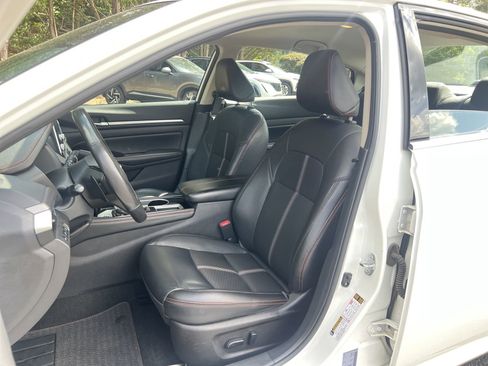 Used 2024 Nissan Altima 2.5 SR FWD image 14