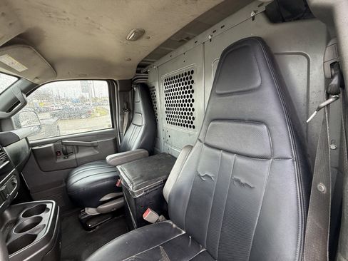 Used 2017 GMC Savana 2500 image 13