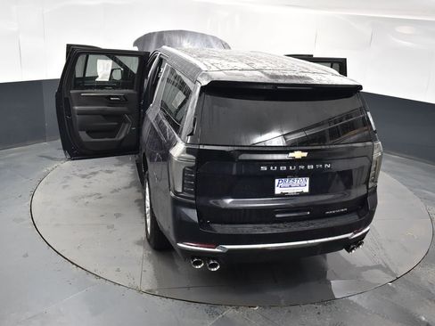 Used 2025 Chevrolet Suburban Premier image 22