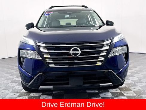 Used 2025 Nissan Rogue Platinum w/ Platinum Premium Package FWD image 2