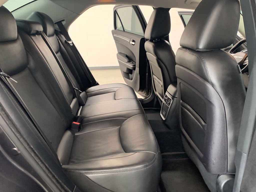 Used 2019 Chrysler 300 Touring w/ Quick Order Package 2EF RWD image 11