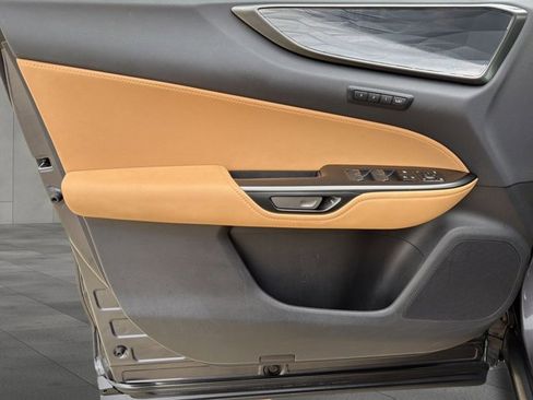 Certified 2025 Lexus NX 250 FWD w/ Accessory Package (Z1) image 8