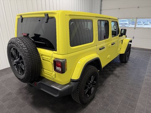 Used 2023 Jeep Wrangler Unlimited Sahara AWD/4WD image 4