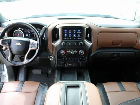 Used 2022 Chevrolet Silverado 2500 High Country image 17