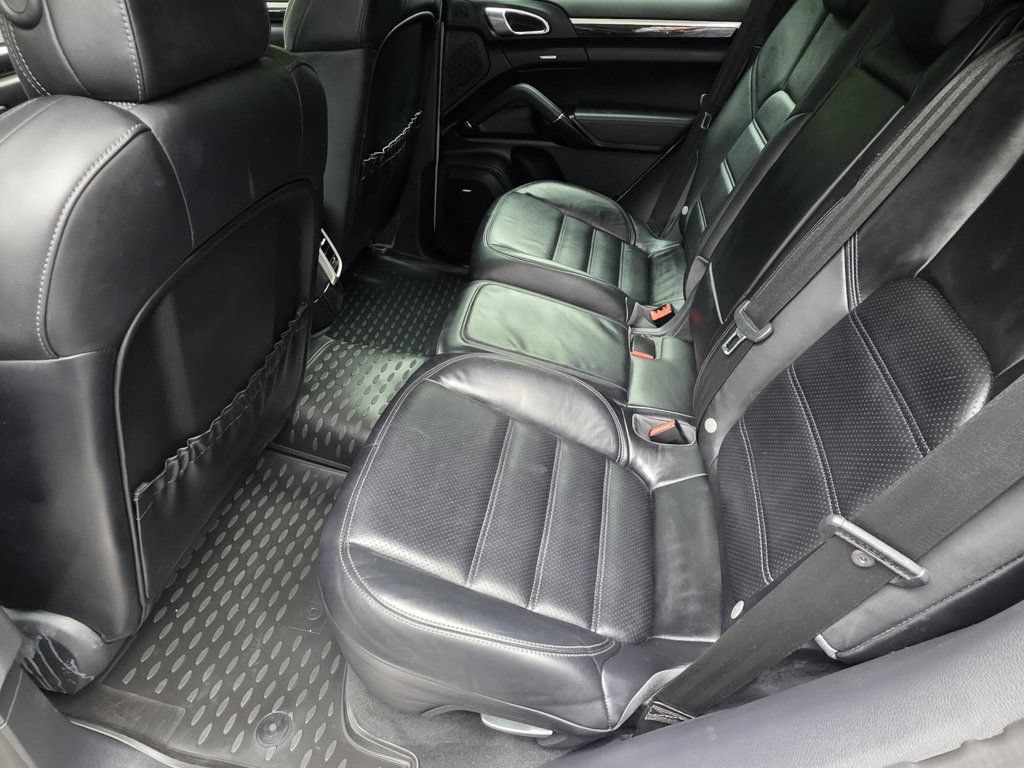 Used 2017 Porsche Cayenne AWD/4WD image 9