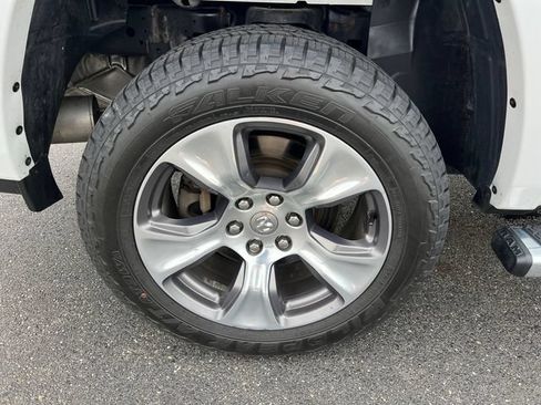 Used 2020 RAM 1500 Laramie AWD/4WD image 9
