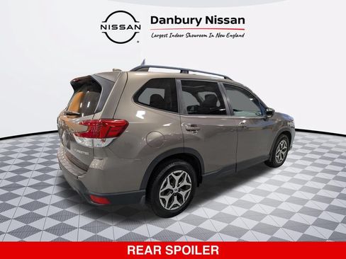 Used 2019 Subaru Forester Premium w/ All-Weather Package AWD/4WD image 3