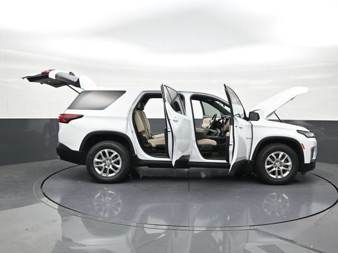 Used 2023 Chevrolet Traverse LS FWD image 29