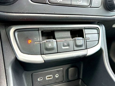 Used 2024 GMC Terrain SLE image 20