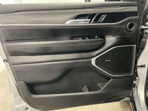 Used 2024 Jeep Wagoneer L Series II w/ Flexible Seating Group image 11