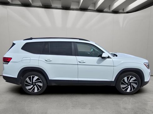 Used 2025 Volkswagen Atlas SE image 6