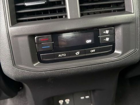 Used 2023 Volkswagen Atlas SE image 16