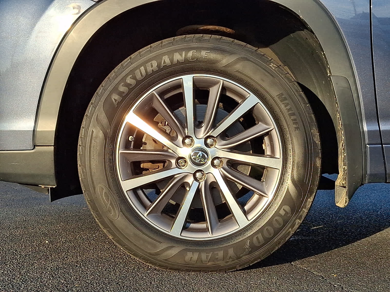 Used 2018 Toyota Highlander XLE AWD/4WD image 9