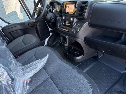 New 2024 RAM ProMaster 2500 w/ Convenience Group FWD image 17