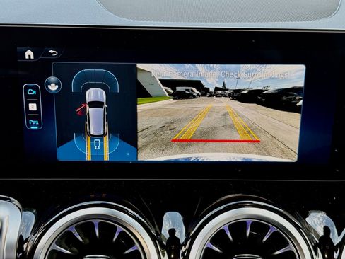 Used 2025 Mercedes-Benz GLB 250 image 39