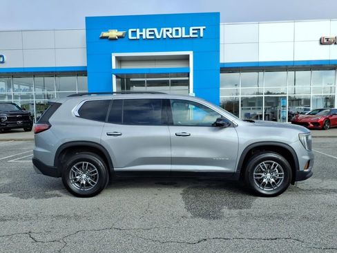 Used 2025 GMC Acadia Elevation image 2