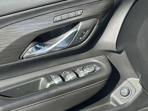 Used 2022 GMC Terrain SLT w/ Elevation Edition image 18