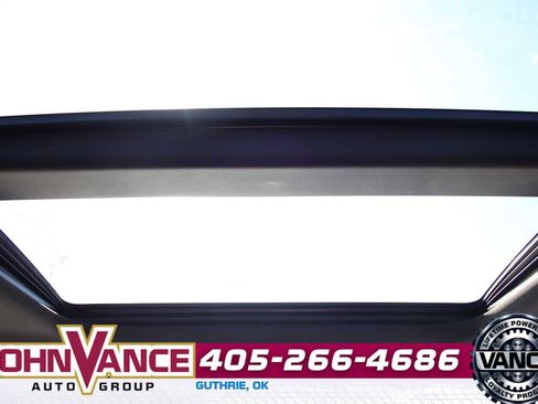 Used 2025 Chrysler Pacifica Limited image 35