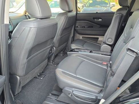 Certified 2024 Nissan Pathfinder SL w/ SL Premium Package FWD image 11