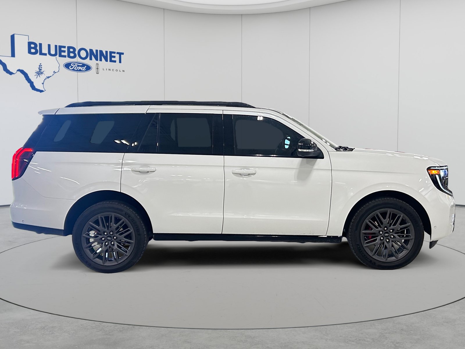 Used 2025 Ford Expedition Platinum w/ Stealth Performance Package AWD/4WD image 4